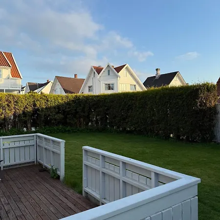 Apartment Historic Vibes,modern Comfort,pv Yard,walk To *
