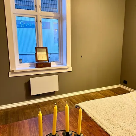 Apartment Historic Vibes,modern Comfort,pv Yard,walk To