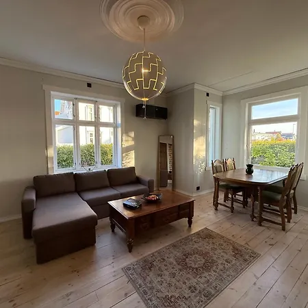Apartment Historic Vibes,modern Comfort,pv Yard,walk To